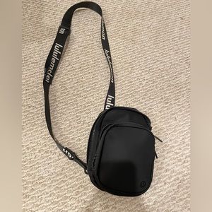 RARE Lululemon The Rest is Written logo strap convertible crossbody belt bag